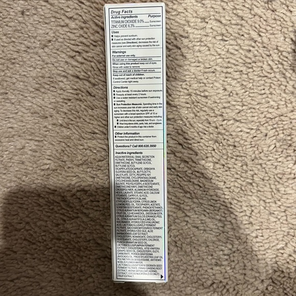 It cosmetics medium 50spf foundation - Picture 3 of 5